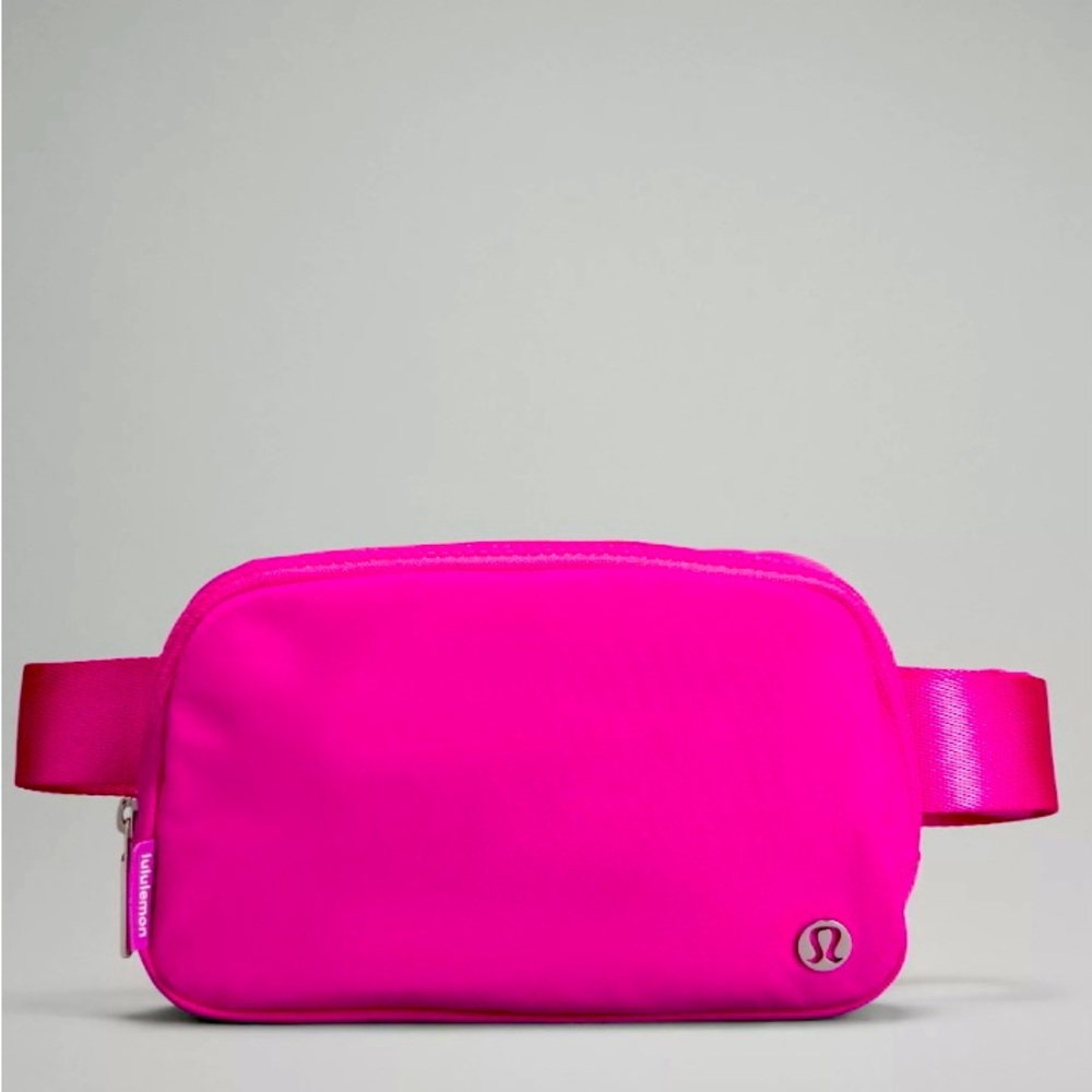 Lululemon Everywhere belt bag Sonic Pink